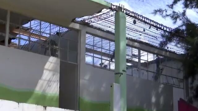 Protestan en Oaxaca contra reubicación de primaria.