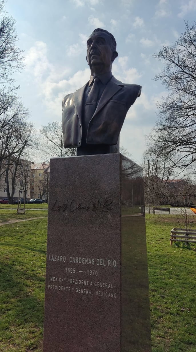El día que el General Lázaro Cárdenas se instaló con honores en Praga, República Checa