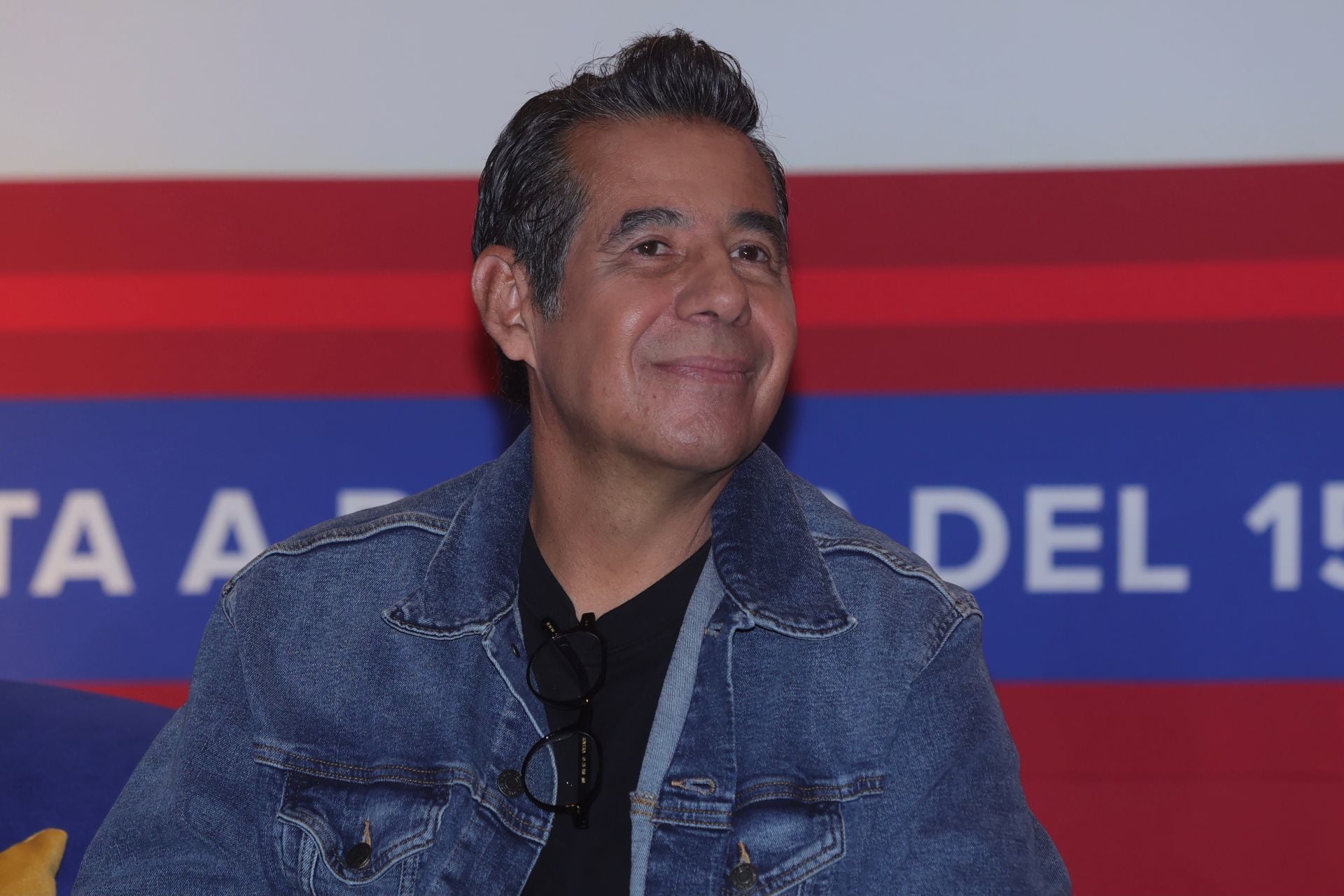 Yordi Rosado, conductor.