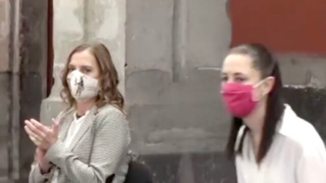 Beatriz y Claudia correctamente con la mascarilla