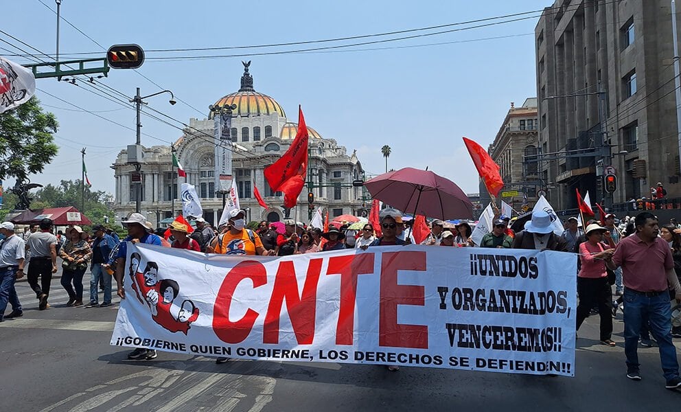 Maestros de la CNTE levantan su plantón del Zócalo CDMX