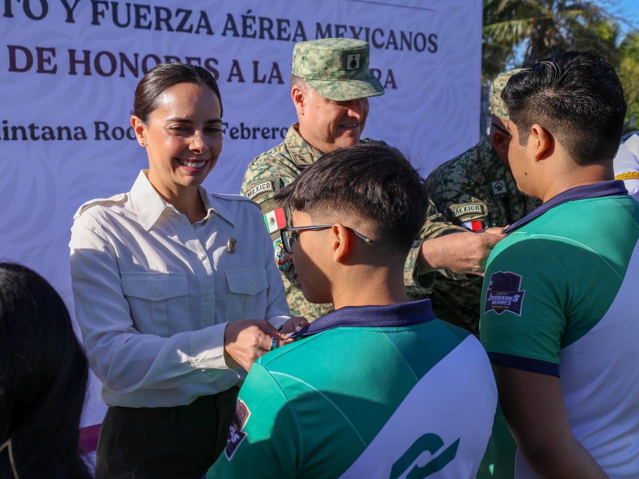 Cancún reafirma el respeto a los símbolos patrios y a las Fuerzas Armadas.