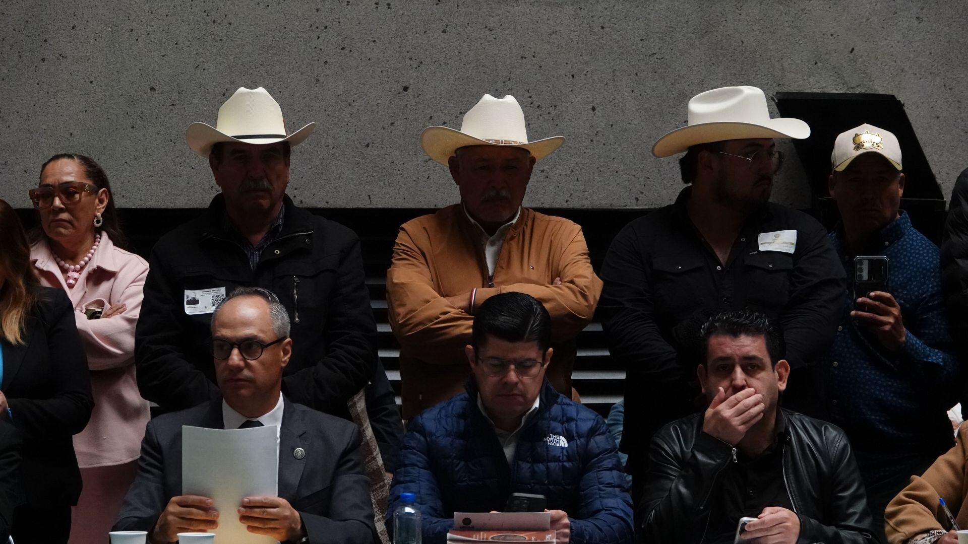 Comisiones de Diputados aprueban la Ley General de Aguas en medio de reclamos y gritos de “¡Traidores!”