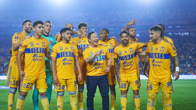 Club Tigres y Rob Schneider