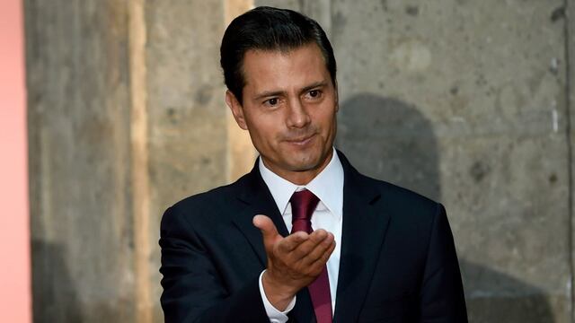 Y es que de pronto pareciera que López Obrador ya gobierna el país, siendo que la responsabilidad de la conducción de la administración pública sigue estando en manos de Peña Nieto.