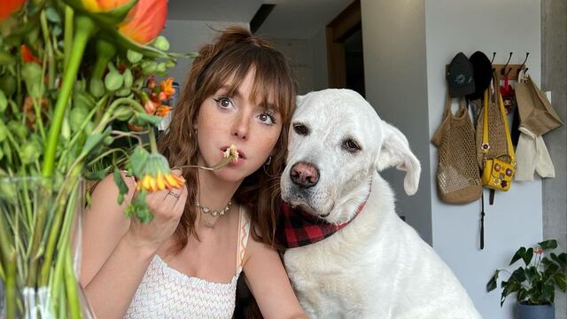 Natalia Téllez y su perro 'Güero'