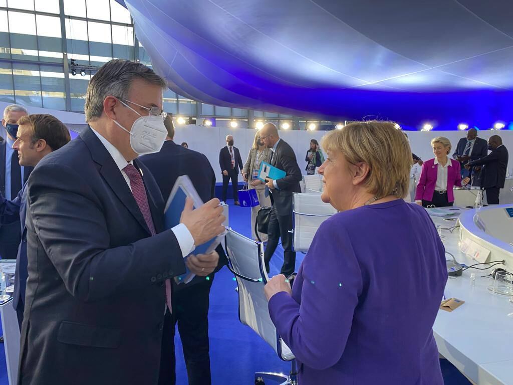 Marcelo Ebrard con Angela Merkel en la cumbre del G-20