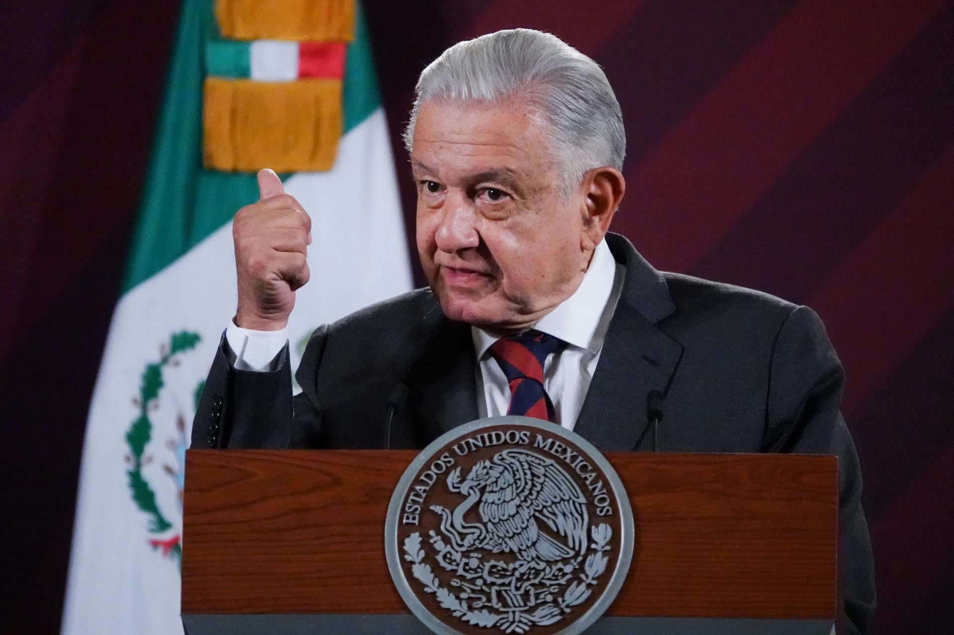 AMLO acusa al Pentágono de espiar a México