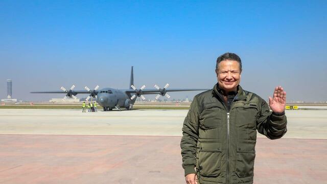 Julio Menchaca, abanderado de Morena viaja en jet privado