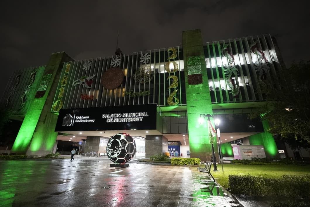 El Palacio de Gobierno de Monterrey se ilumina de verde