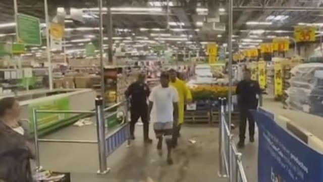 Saqueadores aprovecharon el huracán Norma para robar Bodega Aurrerá