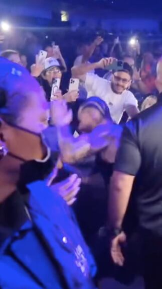 Maluma da manotazo a fan