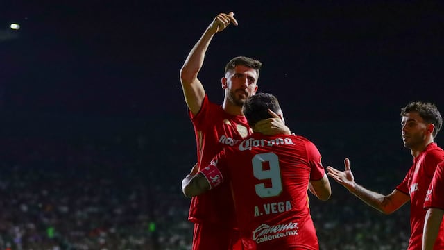 La nueva jugada de crack de Alexis Vega que terminó en golazo de Paulinho.