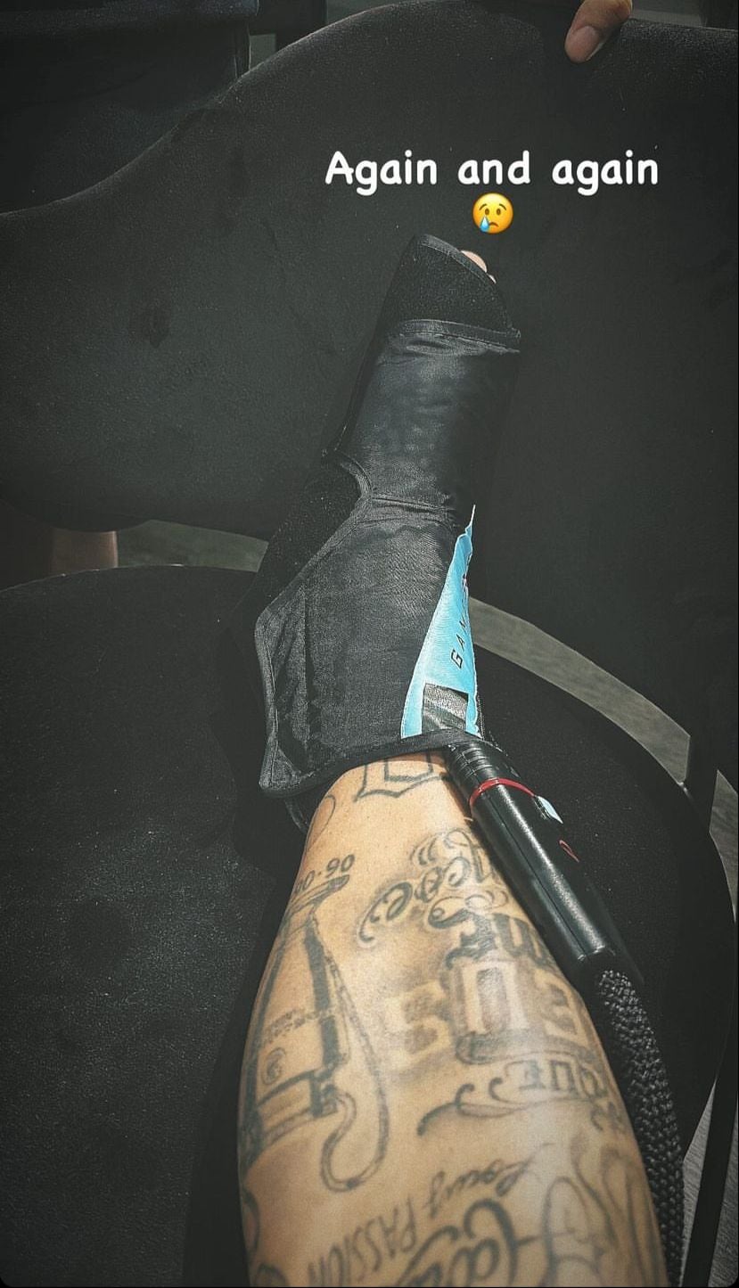 Neymar compartió una foto en sus historias de Instagram de su rehabilitación.