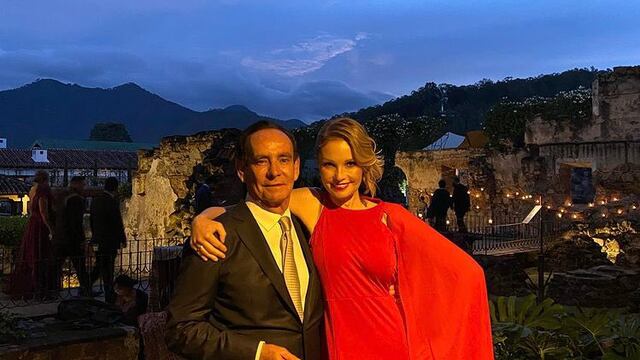 Melissa Camil y Carlos Salomón en boda de Santiago Nieto