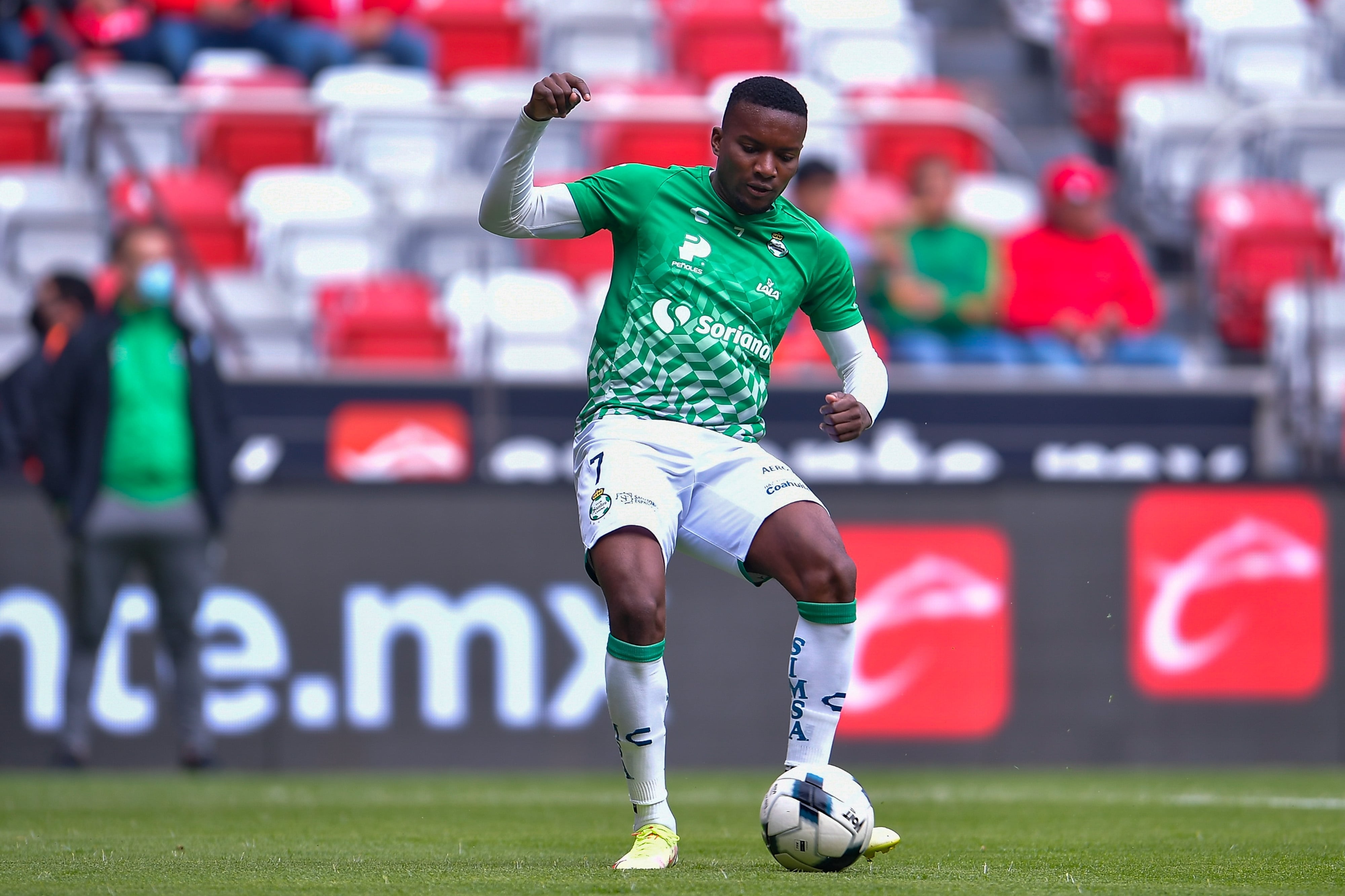 Juan otero durante un partido de Santos Laguna