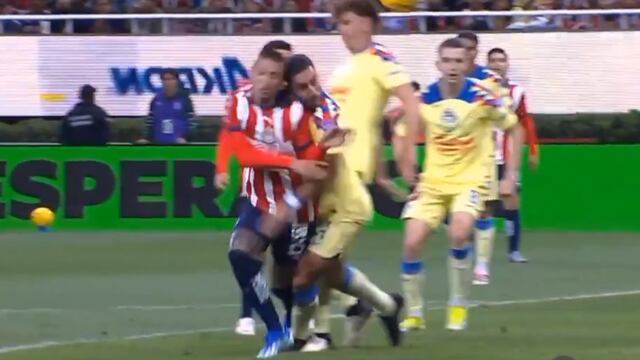 Posible penal Chivas vs América