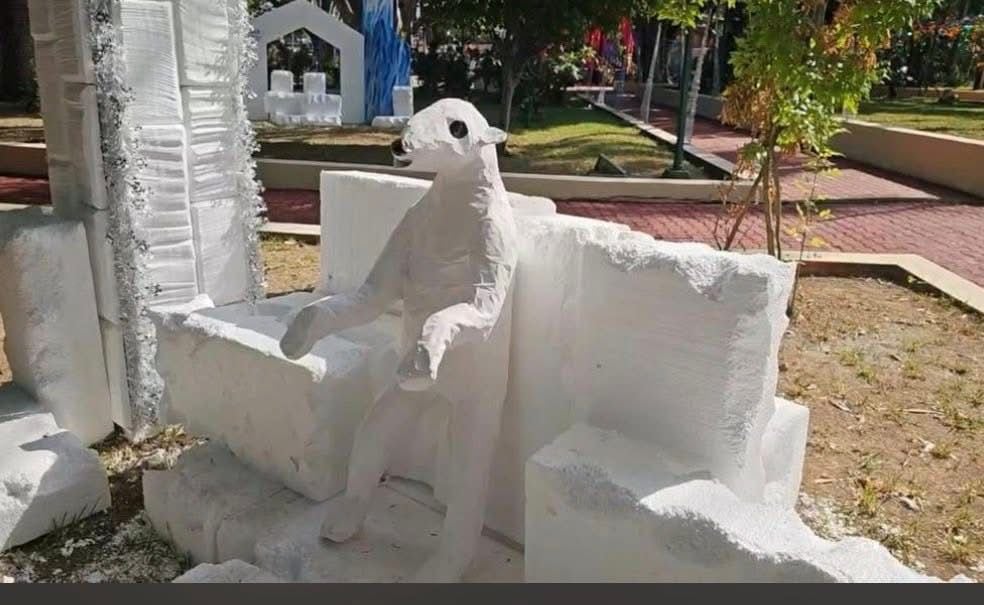 La decoración navideña de Geraldine Ponce con osos "cricosos" desata debate sobre gasto público y estética.