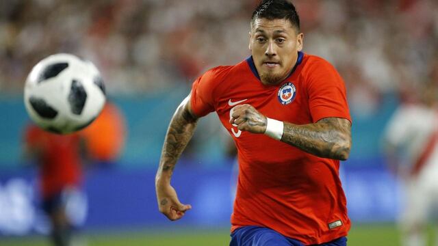 Castillo en un partido con la Selección de Chile