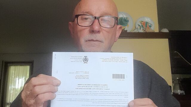 Claudio Trenta, hombre que tapó un bache en Italia y fue multado