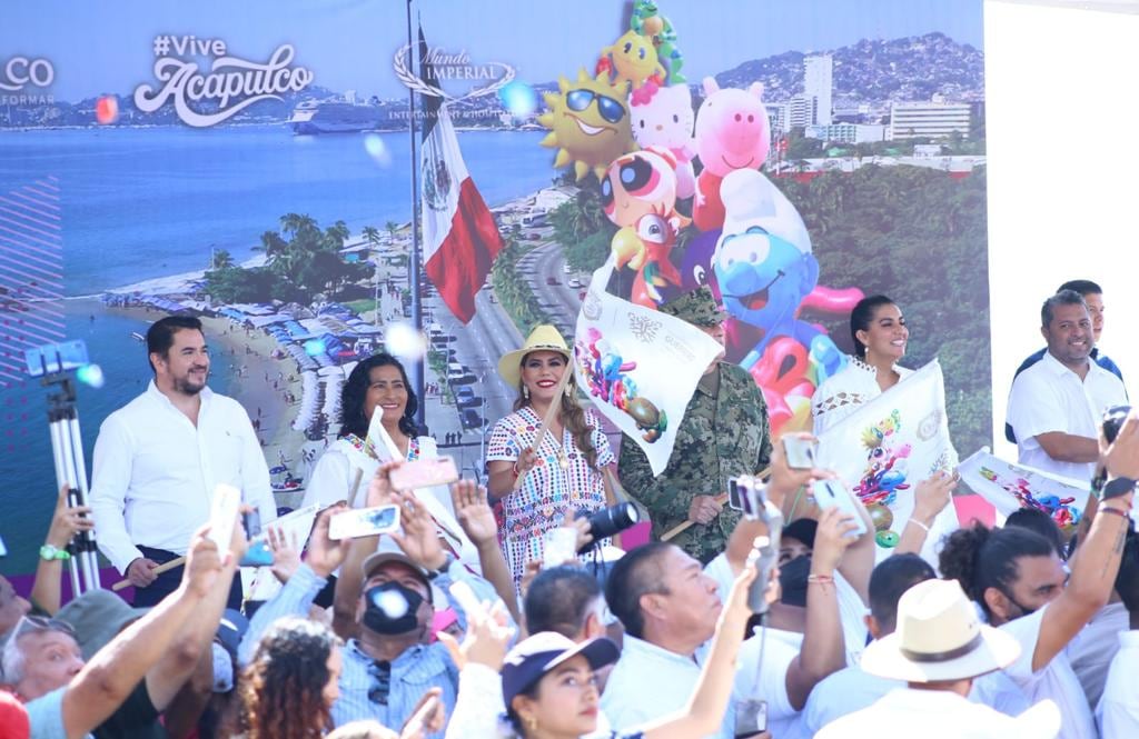 Evelyn Salgado abanderó el Desfile de Globos Gigantes, “World Holiday Parade”, en Acapulco
