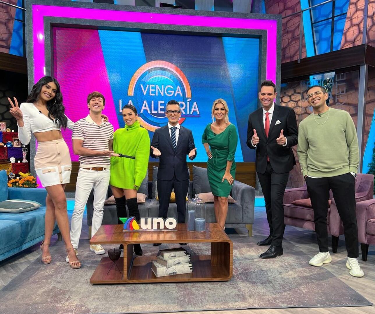 Conductores de Venga la Alegría