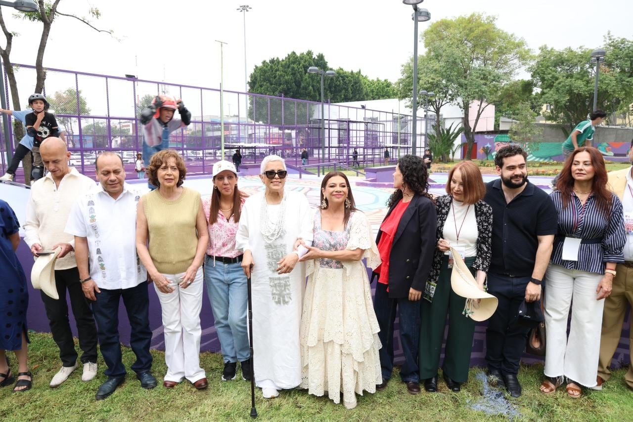 Clara Brugada presenta Utopía La Heroica con atención a adultos mayores.