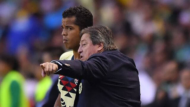 Miguel Herrera y Giovani dos Santos