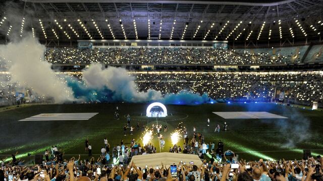Luis Suárez causó la locura de los aficionados de Gremio en su presentación.