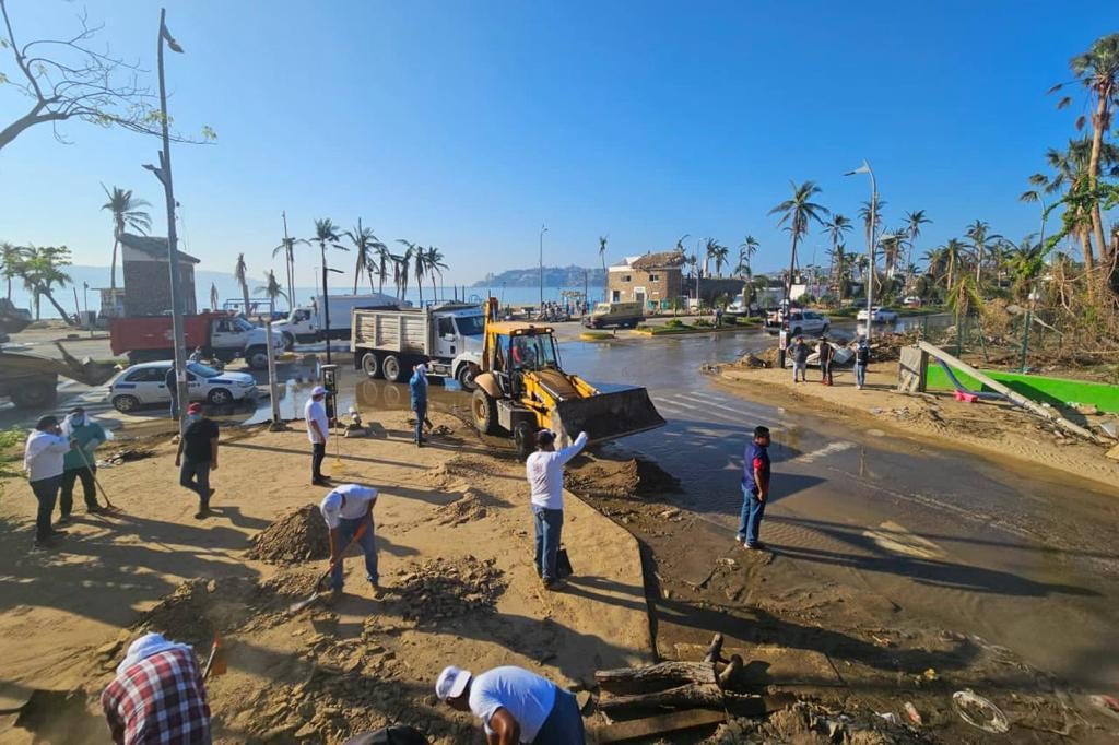 Evelyn Salgado instruye a servidores públicos en Acapulco