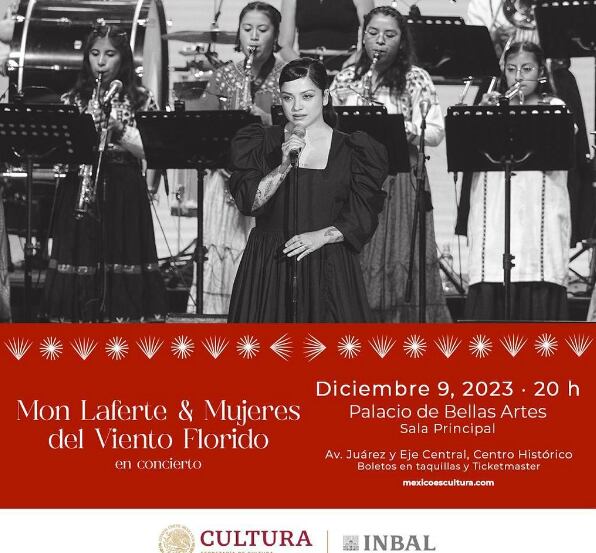 Mon Laferte con Mujeres del Viento Florido en concierto en Bellas Artes