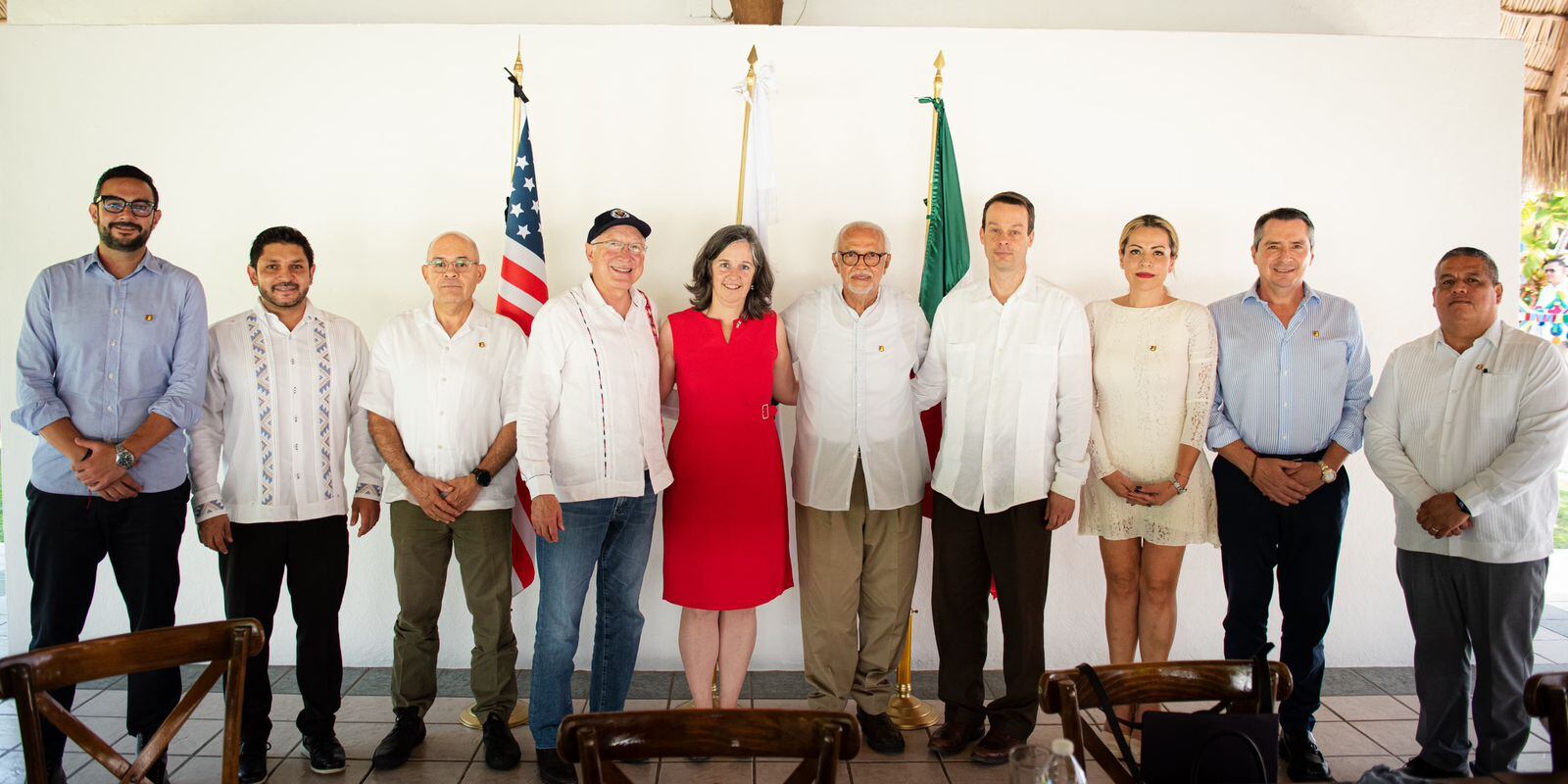 Miguel Ángel Navarro Quintero, gobernador de Nayarit, y Ken Salazar, embajador de Estados Unidos.