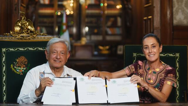 Andrés Manuel López Obrador, presidente de México y Claudia Sheinbaum Pardo, presidenta electa de México, en la firma del decreto de reforma al poder judicial