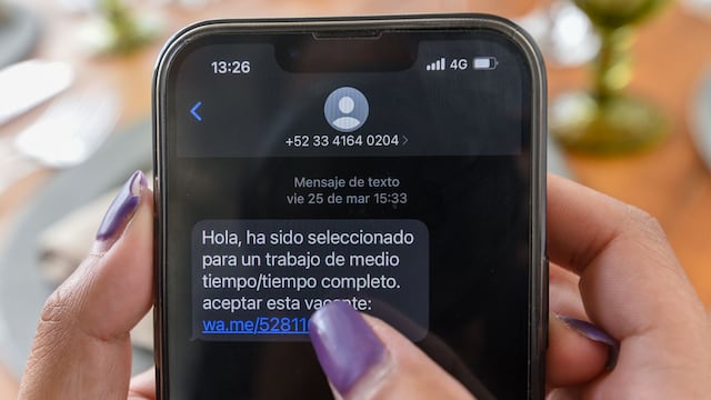 Ofertas fraudulentas de trabajo llegan a través de mensajes de texto o WhatsApp