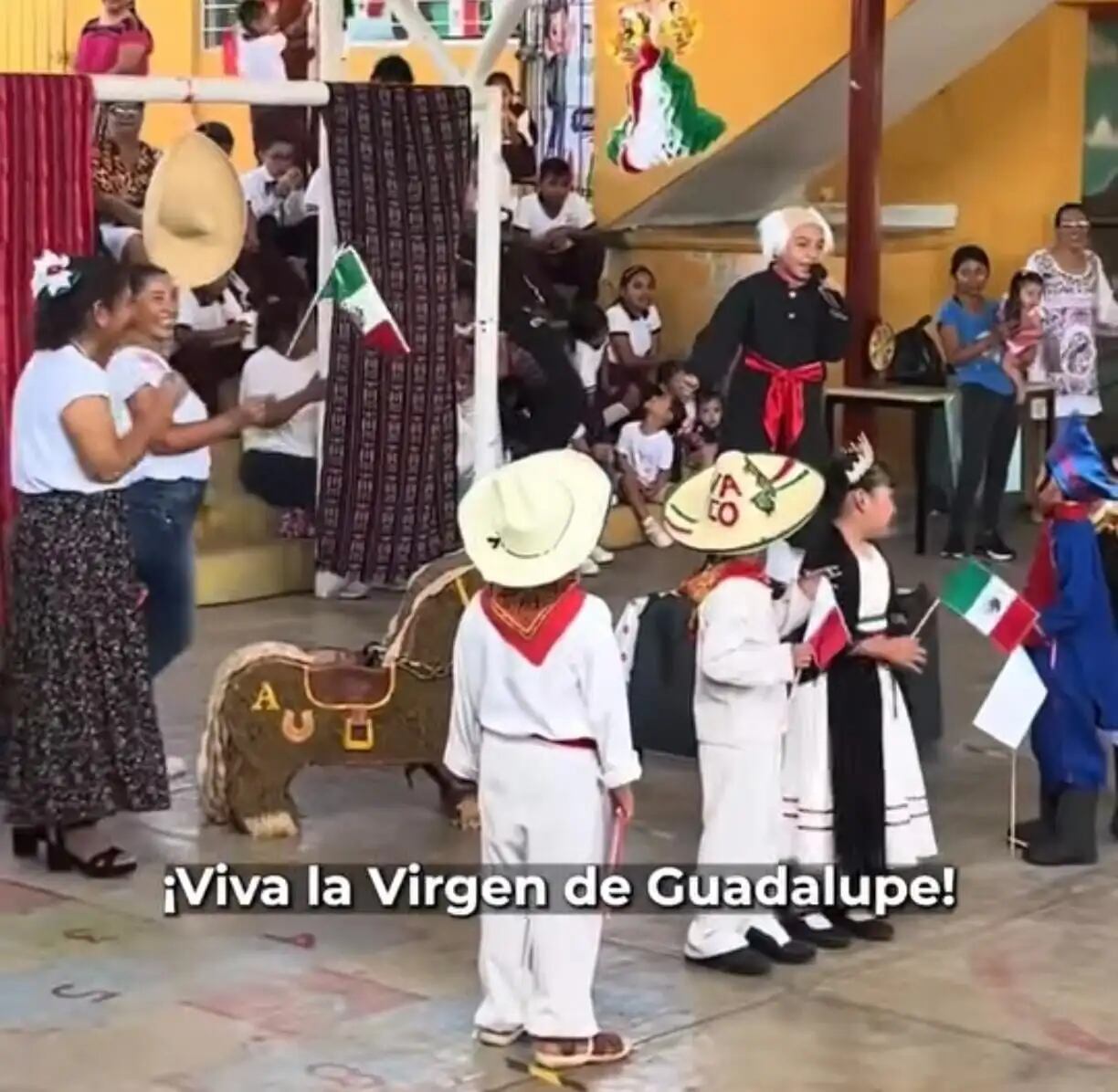 Niño se equivoca en el Grito de Independencia y menciona a La Rosa de Guadalupe