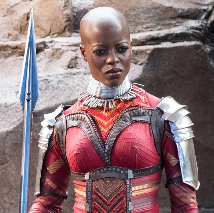 Florence Kasumba como Ako