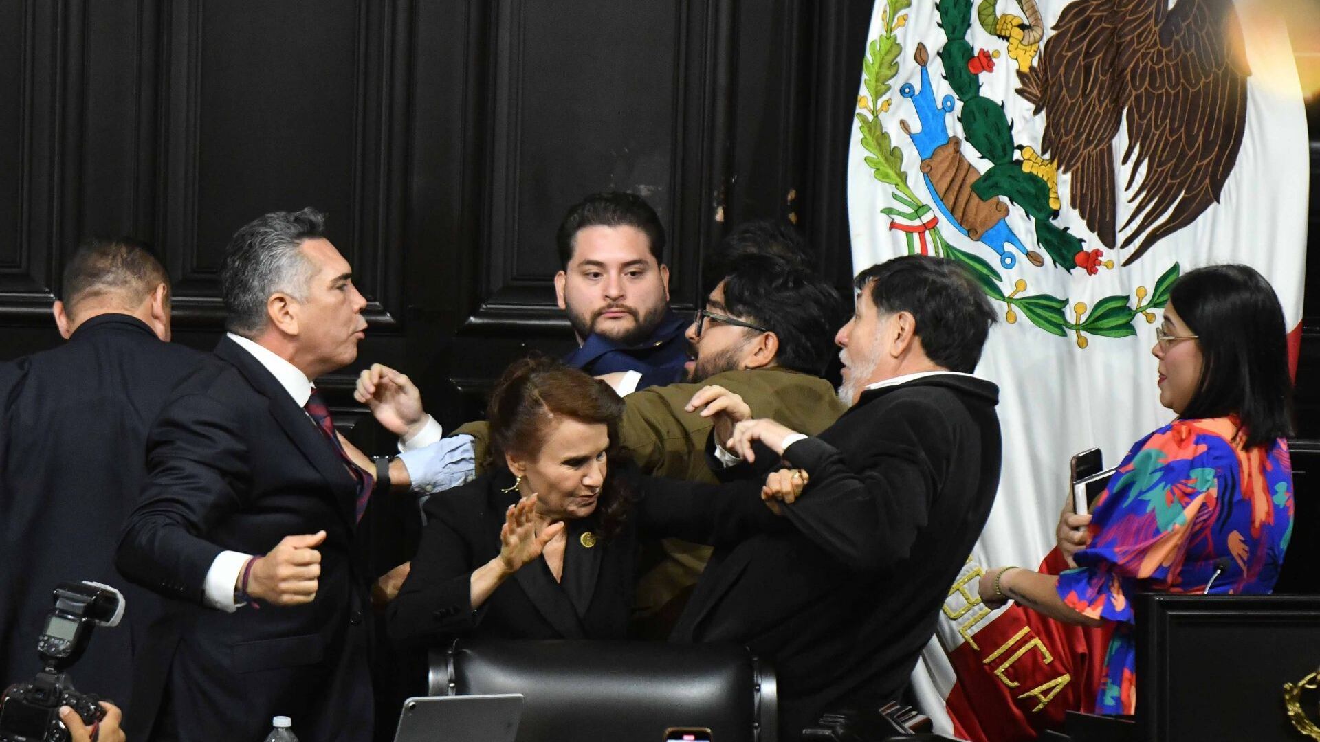 La oposición pierde el tiempo