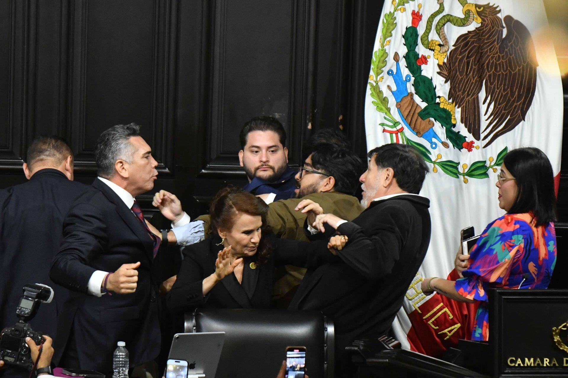 Pelea entre Alito Moreno y Gerardo Fernández Noroña
