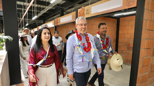 Alfredo Ramírez Bedolla inaugura nuevo mercado de Pátzcuaro