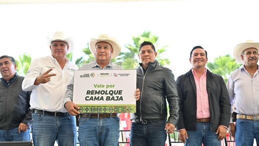 Ricardo Gallardo entrega maquinaria y anuncia duplicación de apoyos al campo potosino en 2026 y 2027