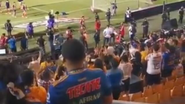 La ovación a jugadoras de Chivas femenil