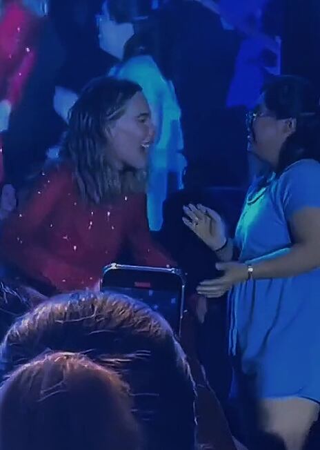 Belinda cantando Amigos X Siempre