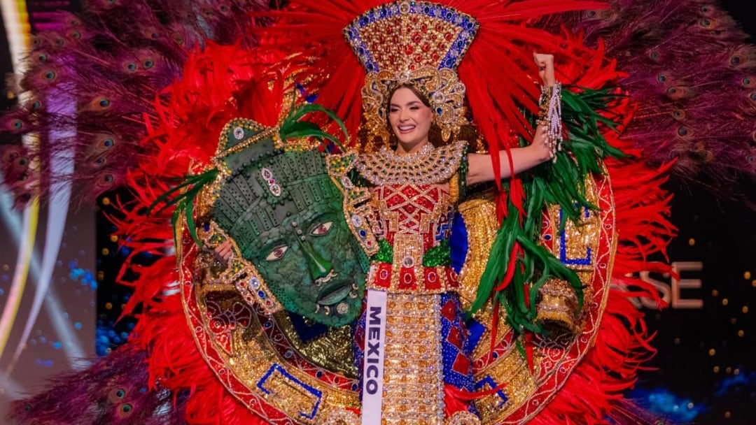 María Fernanda Beltrán Figueroa, Miss Universo México 2024 deslumbro con un precioso traje típico