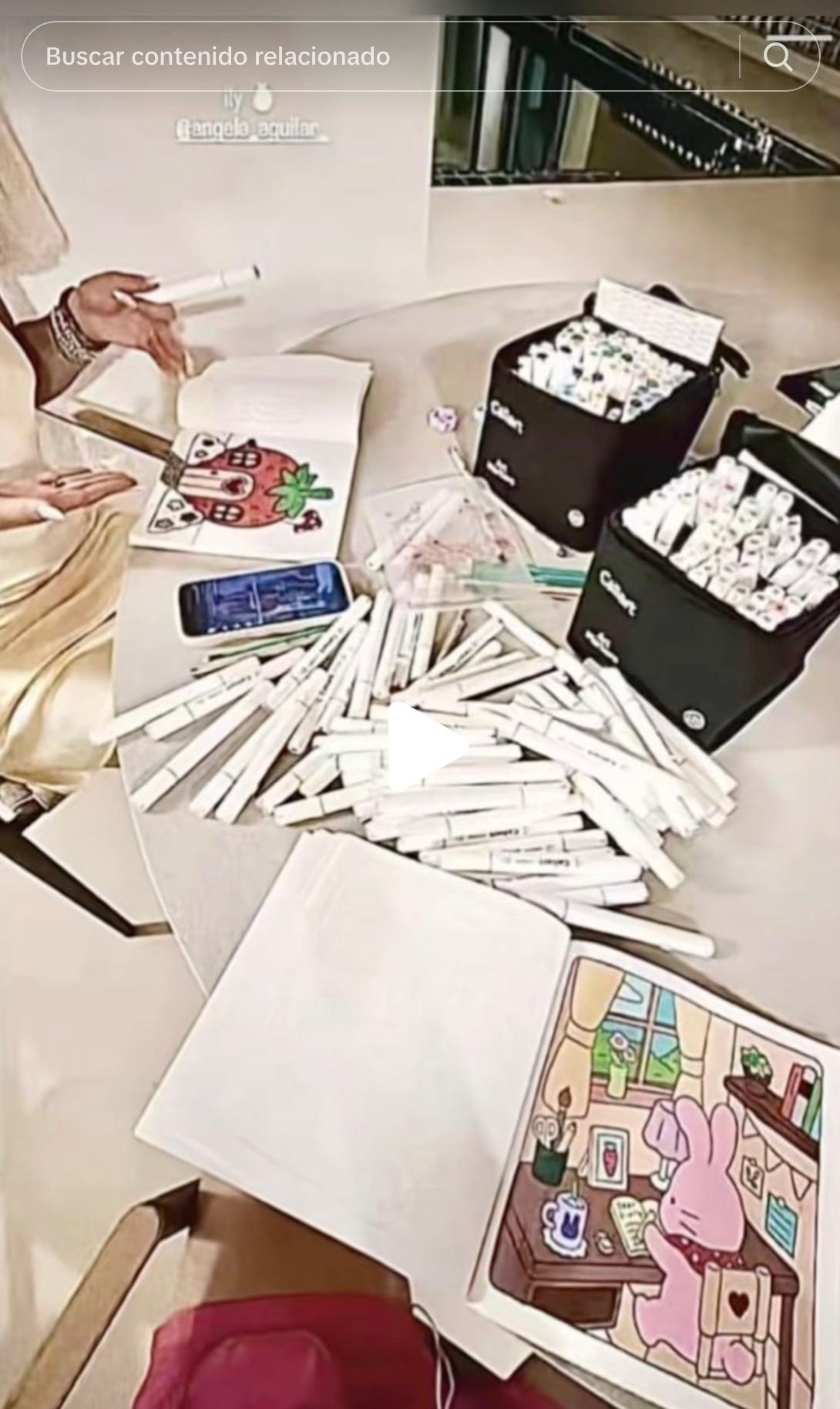 Aseguran que Ángela Aguilar stalkea a Cazzu