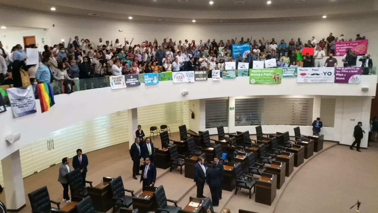 Con cantos cristianos y alabanzas, se manifestaron por aprobación de matrimonio igualitario en Tamaulipas