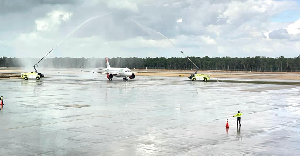 Viva Aerobus, primera aerolínea comercial en aterrizar en el Aeropuerto Internacional de Tulum