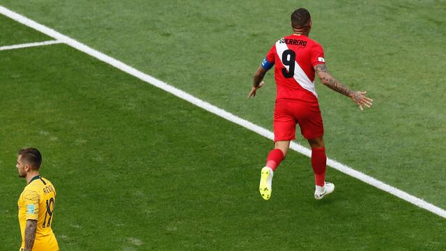 Paolo Guerrero festejando su primer gol en Mundiales