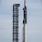 SpaceX alista su cohete más grande en la plataforma de lanzamiento