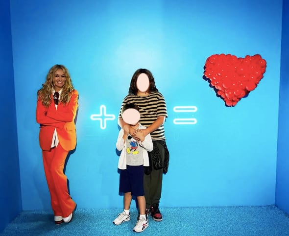Paulina Rubio junto a sus hijos