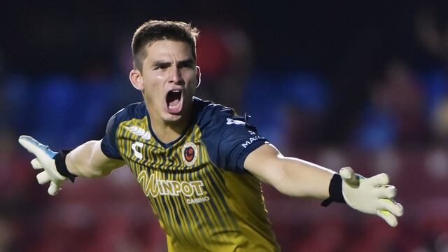 Sebastián Jurado celebra una anotación de los Tiburones